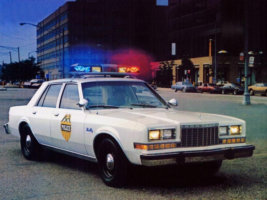  Plymouth Gran Fury Pursuit 1982 года  (фото 2 из 3)